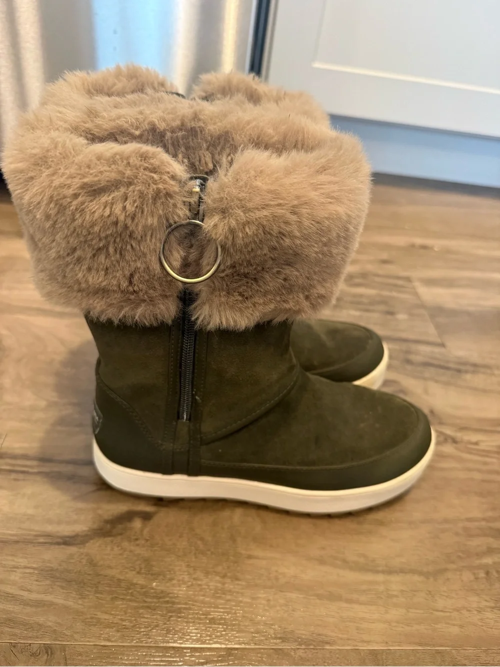 Koolaburra by UGG Tynlee Waterproof Faux Fur Winter Boots Olive Green Sz 7